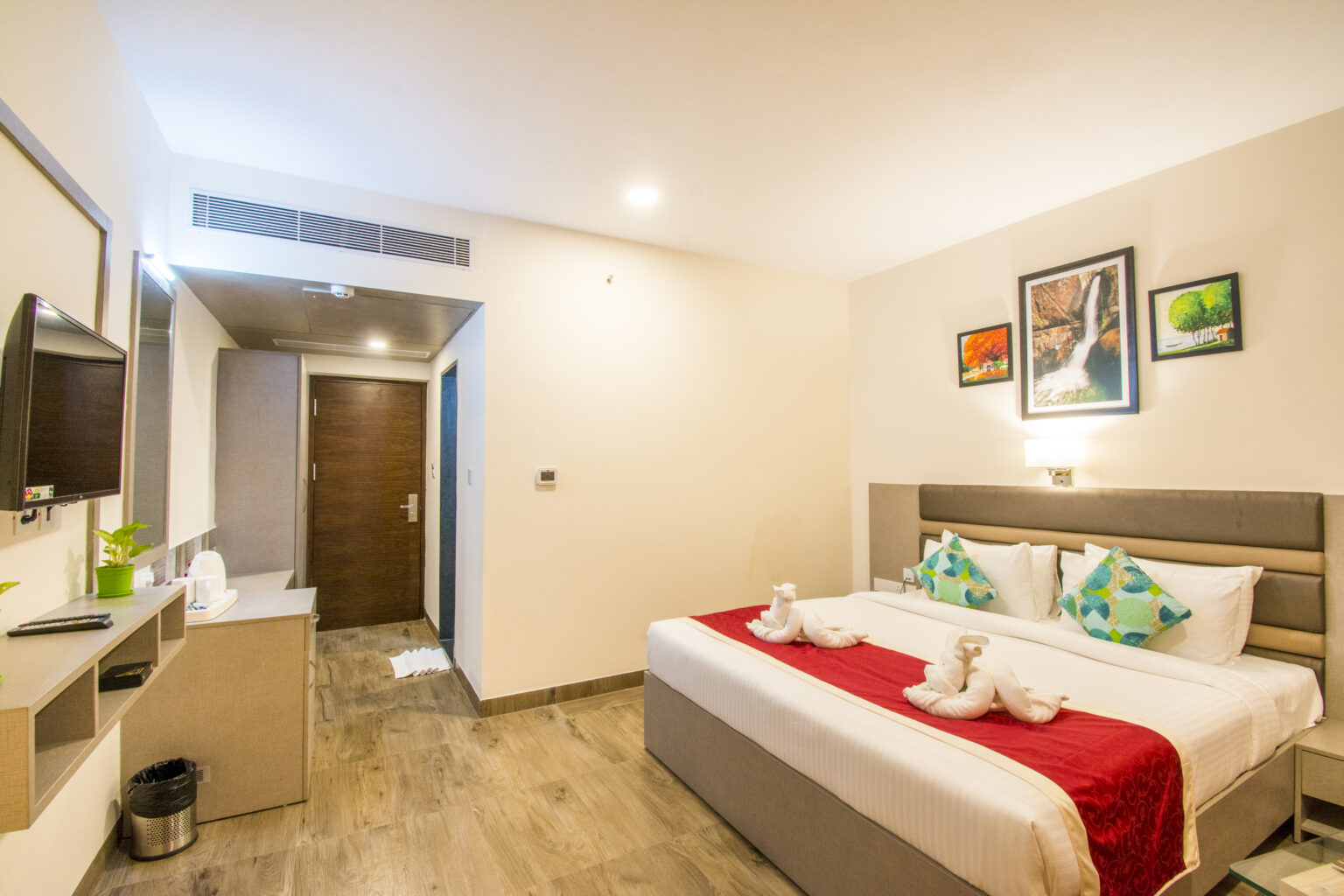 Book Deluxe Suite in Vizag Luxury Hotels in Vishakhapatnam Mantris